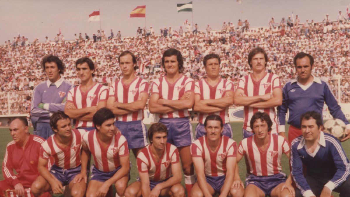 La A. D. Almería que logró el ascenso a Primera División la temporada 1977-78.