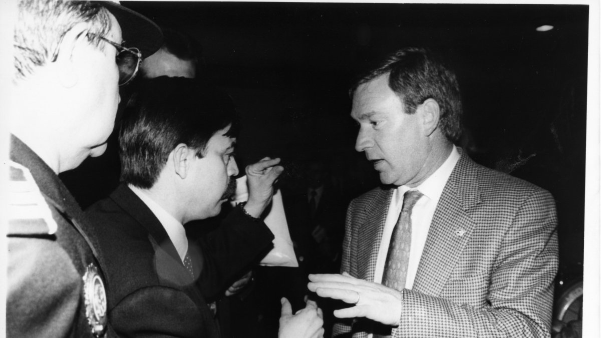 Moisés Ruiz recibió y despidió en el Aeropuerto de Almería a Javier Clemente.