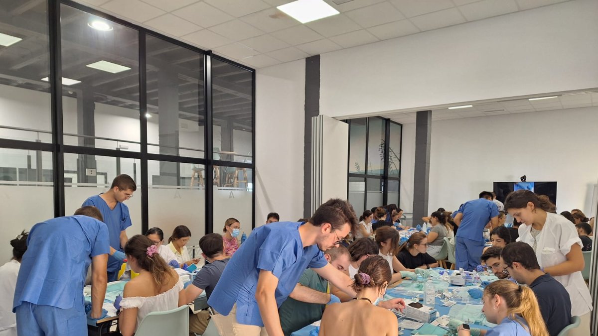 Momento de las prácticas de 'costura'