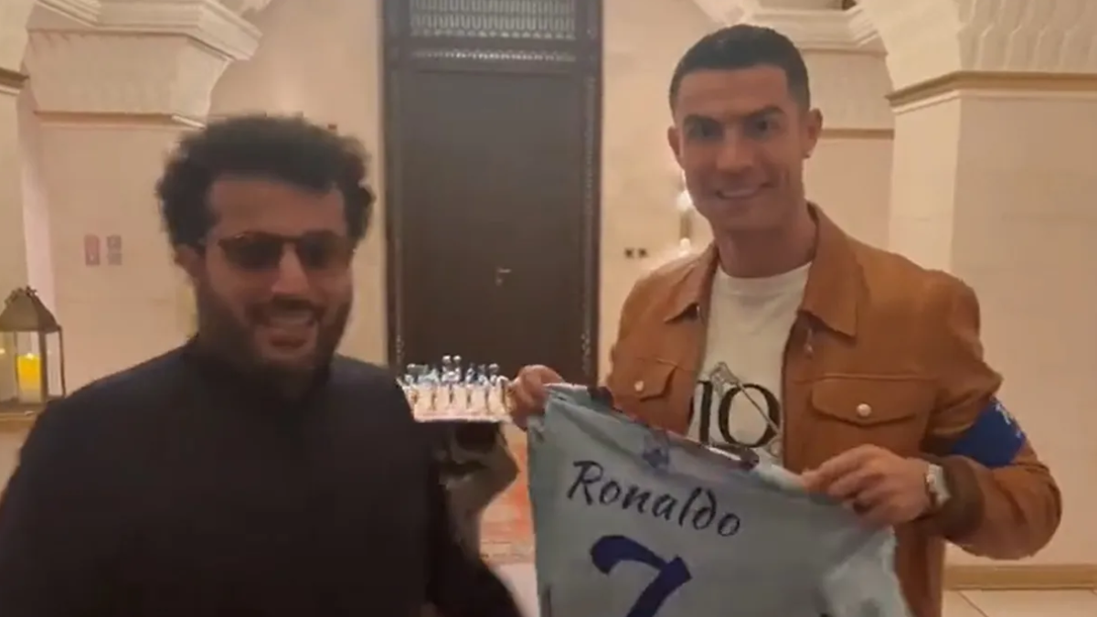 Cristiano Ronaldo se sabe de memorial el camino al Palacio de Turki Al-Sheikh.