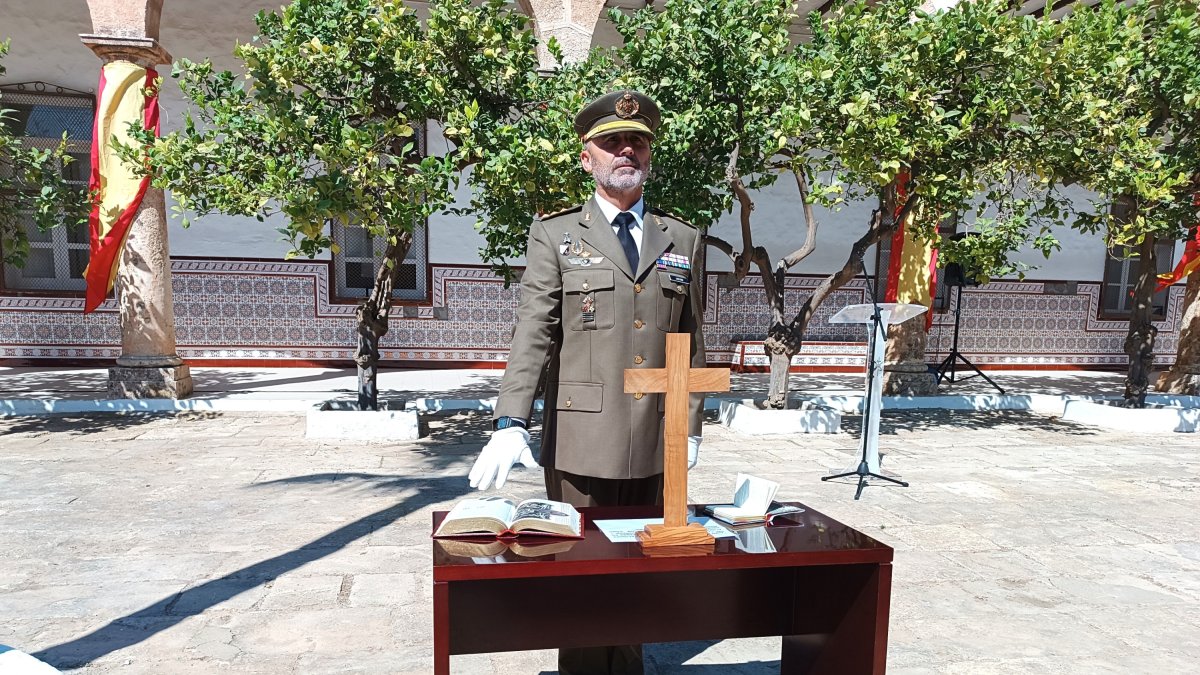Juramento de la toma de posesión del nuevo subdelegado de Defensa en Almería, José Manuel Lupiani Castellanos.