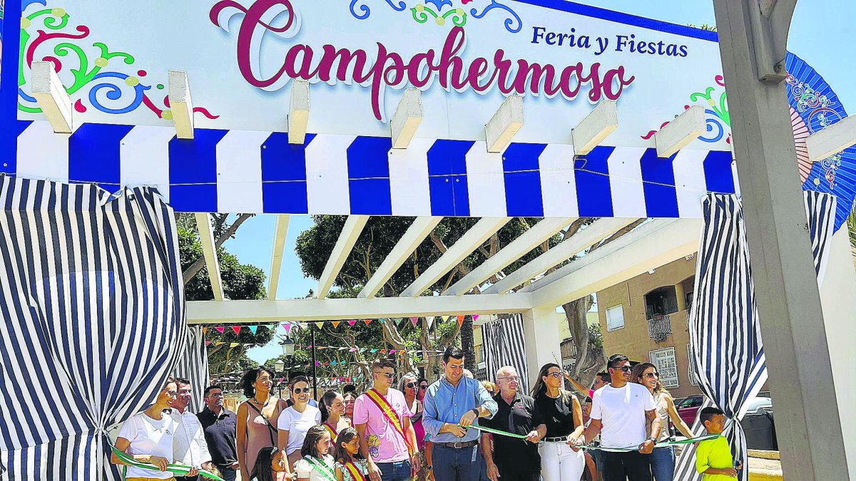 José Francisco Garrido, alcalde de Níjar, inaugura las fiestas.