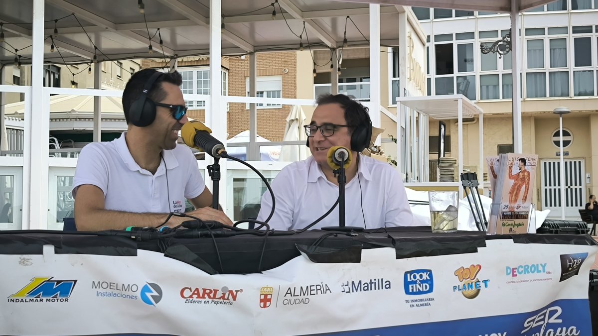 Fran García junto a José Céspedes en el set de Cadena SER.