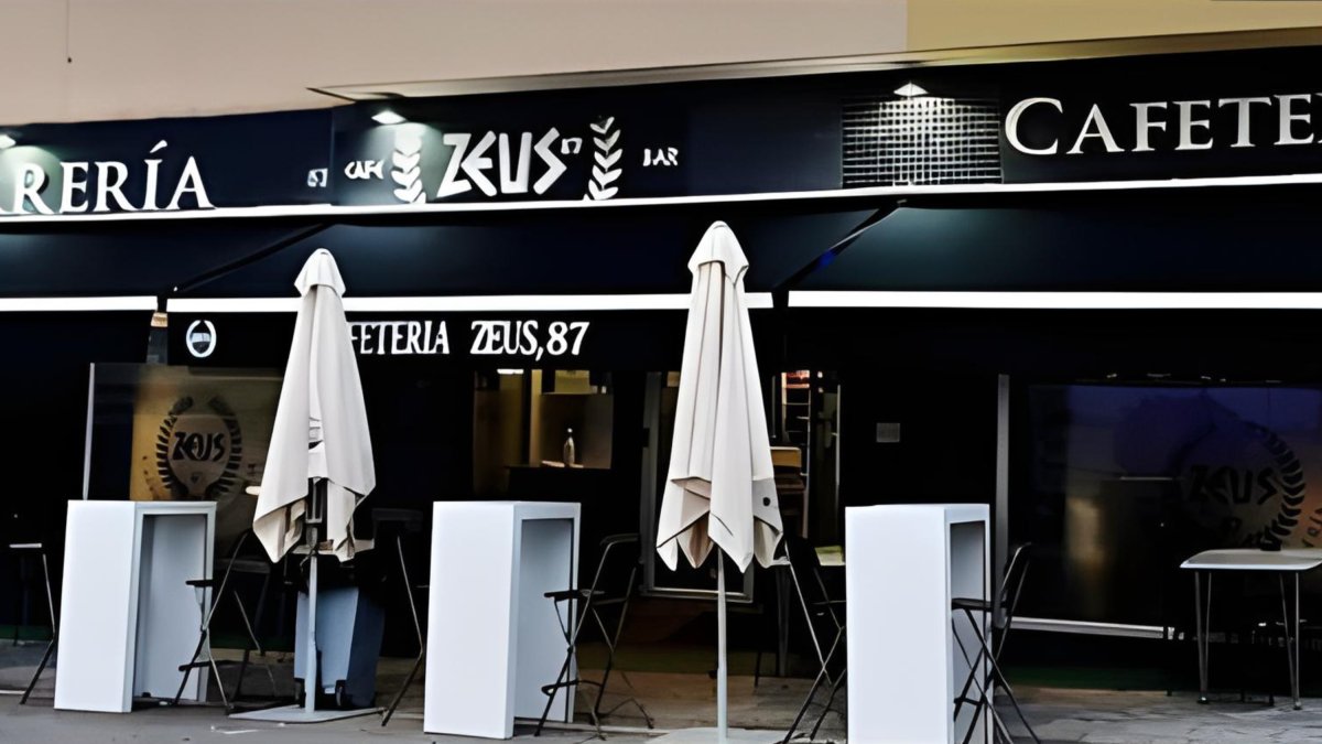 La fachada de la Cafetería Zeus.