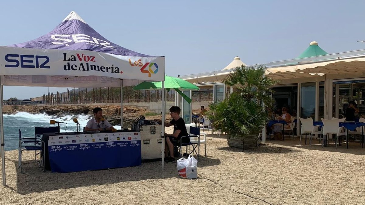 Las excepcionales instalaciones de El Espigón, referente gastronómico en el Levante, junto al mar, acogen hasta este viernes la emisión de la SER.