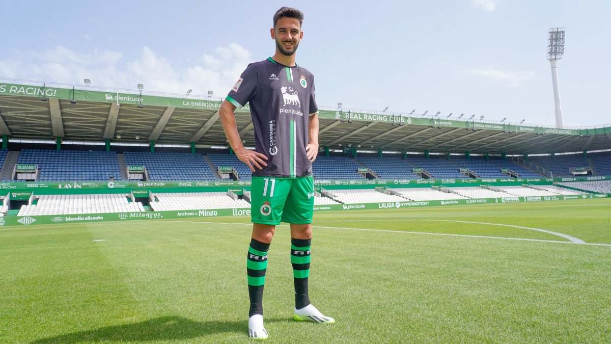 Andrés Martín seguirá una temporada más en el conjunto santanderino.