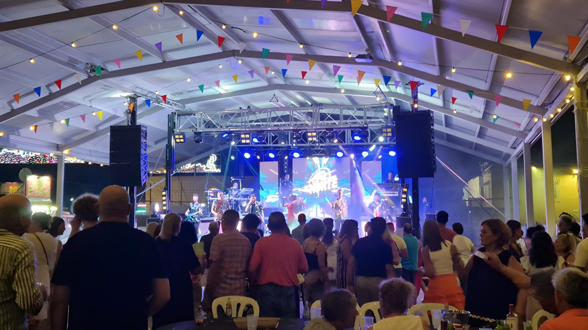 Una de las actividades celebradas en la carpa.