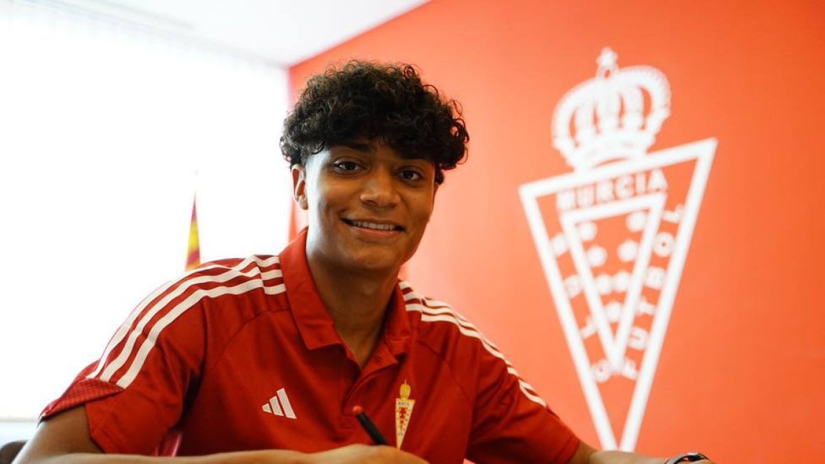 Carlos Rojas vivirá una segunda temporada en las filas del conjunto del Enrique Roca.