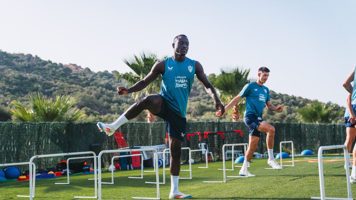 El futuro de Lopy está en el aire y nadie sabe qué pasará con el centrocampista senegalés.