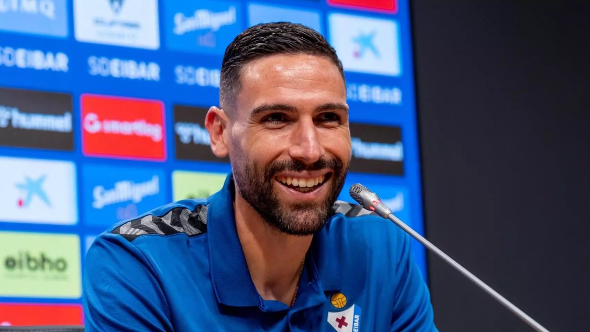 Antonio Puertas ya ha sido presentado en el conjunto armero, que volverá a pelear el ascenso.