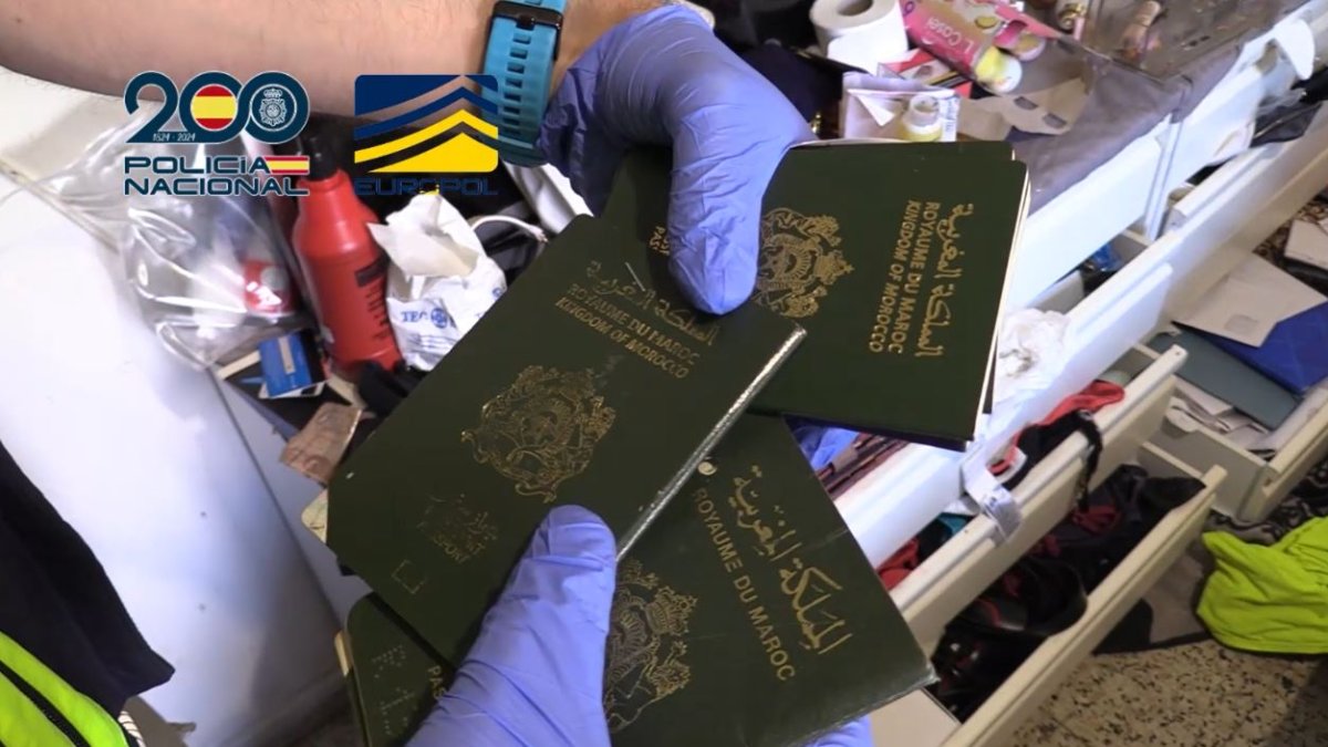 La Policía Nacional detiene a 21 personas entre Madrid, Almería, Guipúzcoa, Málaga y Murcia.