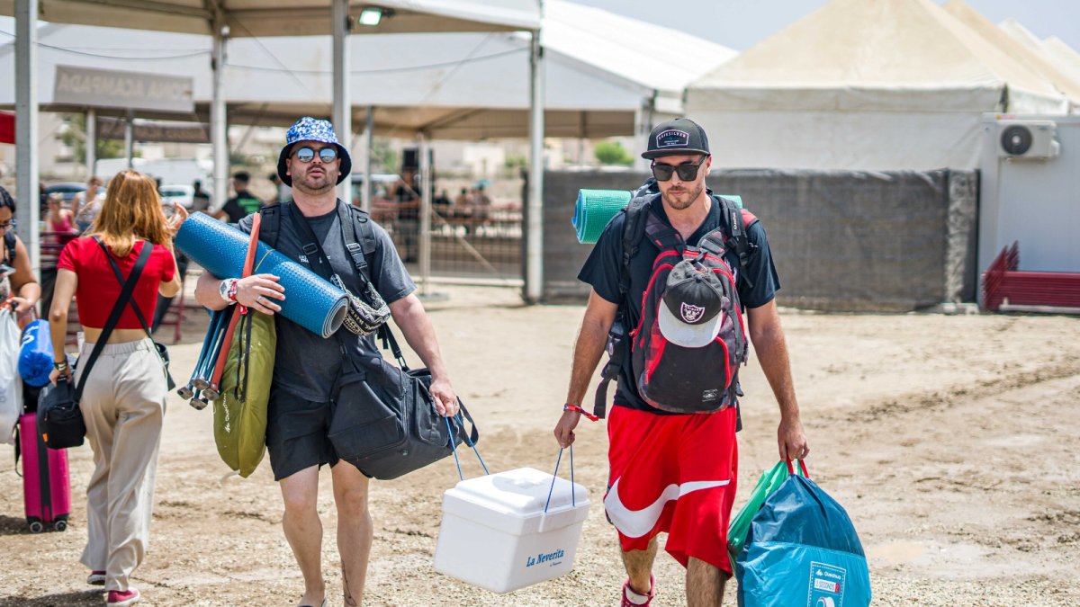 Jóvenes llegando al camping del festival. Foto: G. N. Yacuzzi.