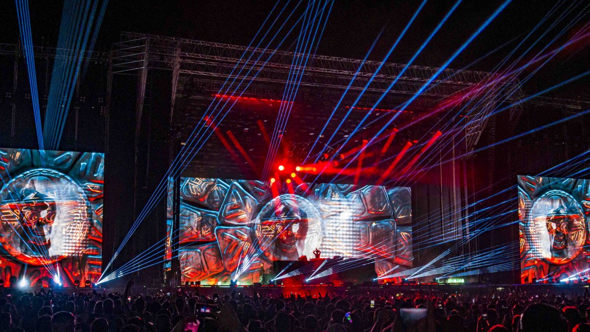 El escenario principal a rebosar durante la segunda noche. Fotografía de G. N. Yacuzzi