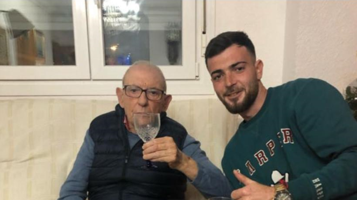 Manolo Piedra con su nieto Manolo al que adoraba.