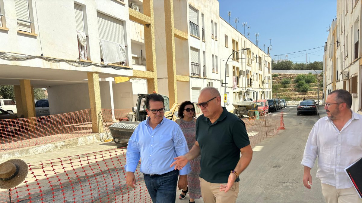 El diputado de Fomento y el alcalde han visitado estos dos enclaves del municipio.