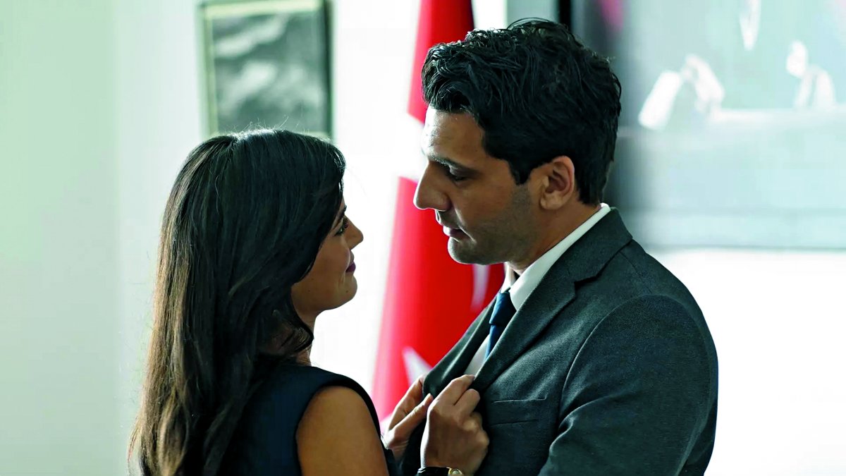 El matrimonio comparte una romántica velada.