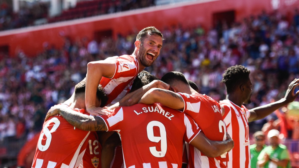 Celebración de uno de los goles de Luis Suárez al Granada el pasado curso.