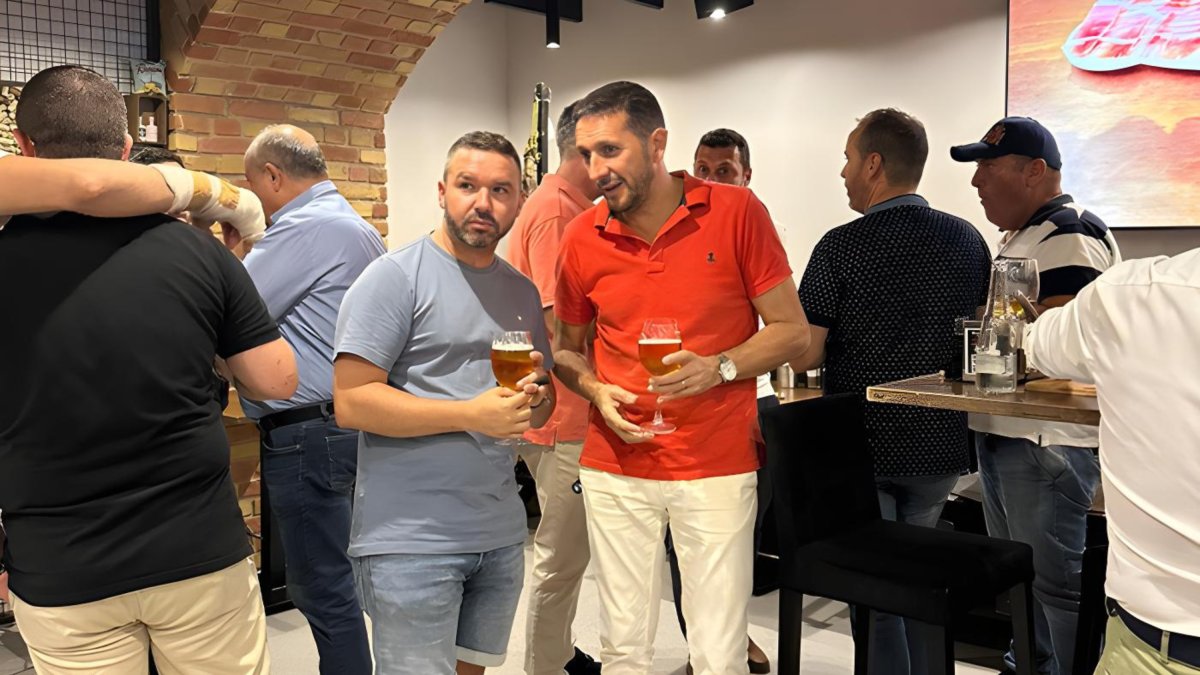 Algunos de los asistentes a la reunión del Club.