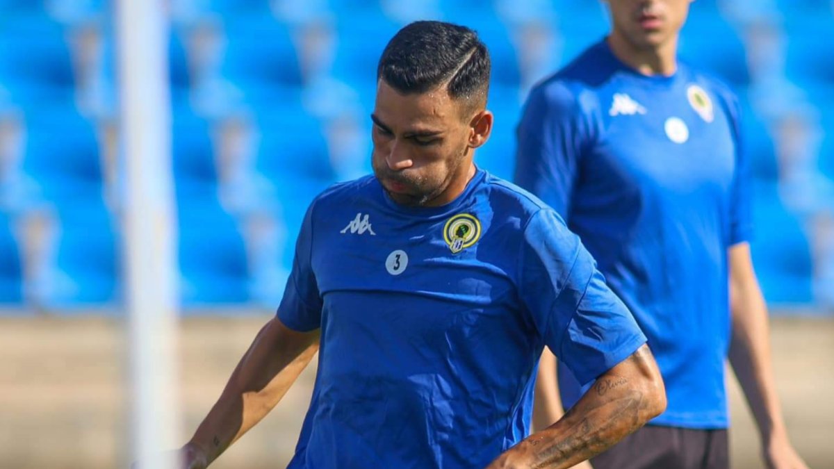 El delantero almeriense empieza con buen pie su nueva etapa en Primera RFEF.