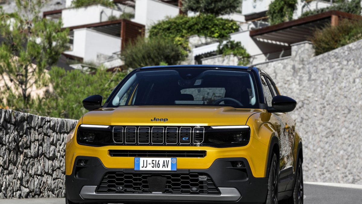 Fiel al ADN de la marca, el Jeep Avenger destaca por su versatilidad en cualquier tipo de superficie