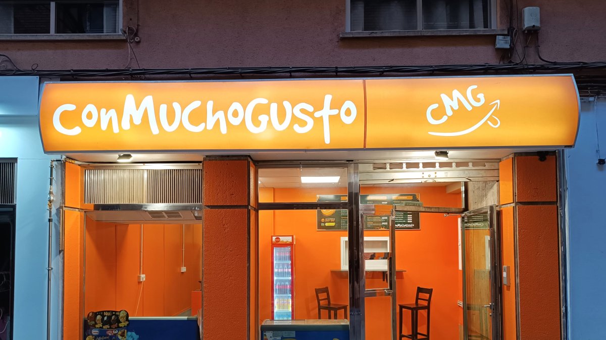 Imagen del nuevo local de comida para llevar ubicado en la Calle Lucano.