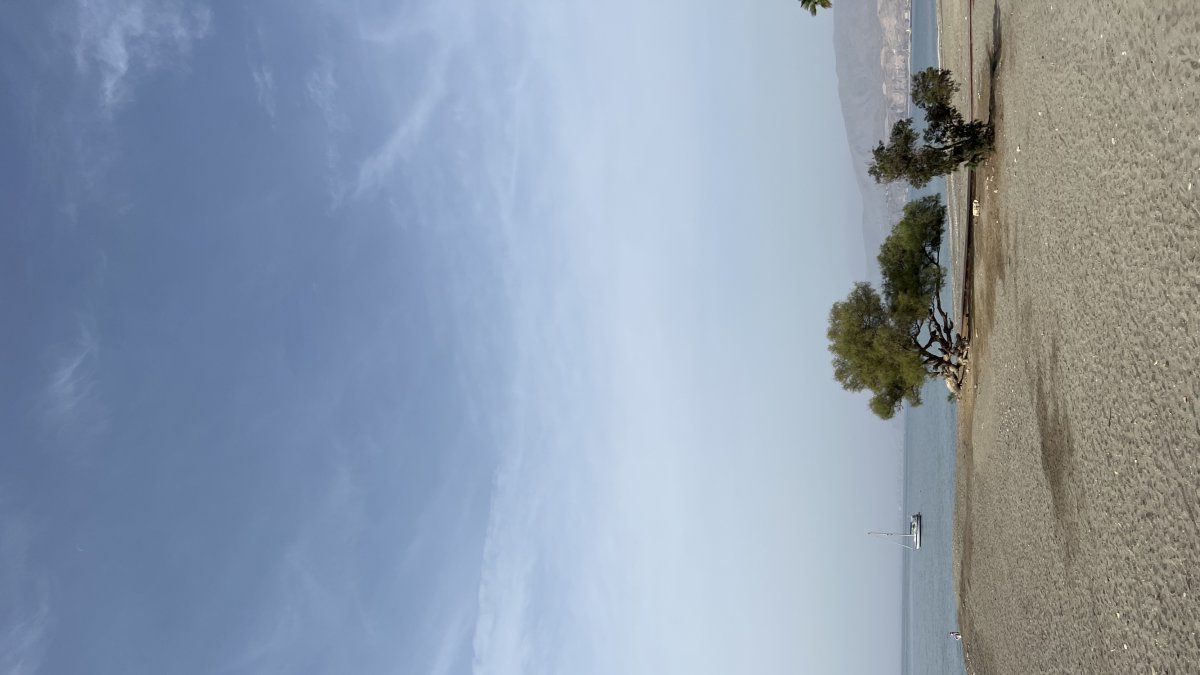 Imagen de la playa detrás de la Repsol de la desembocadura del río.