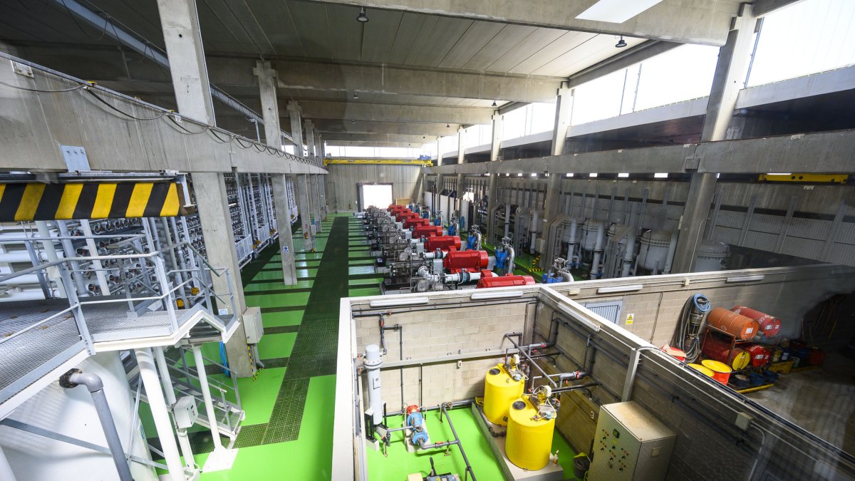 Interior de la desaladora de la capital