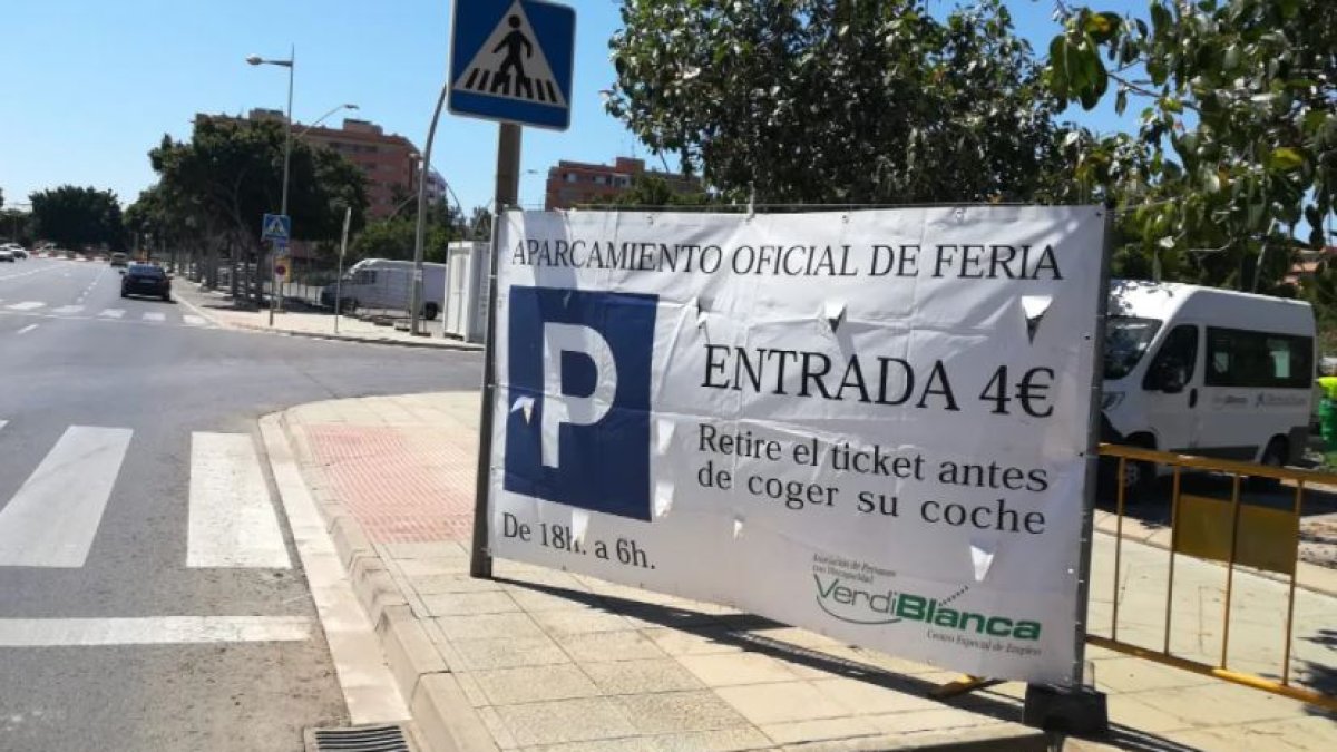 Imagen de archivo del aparcamiento en la Feria de Almería.