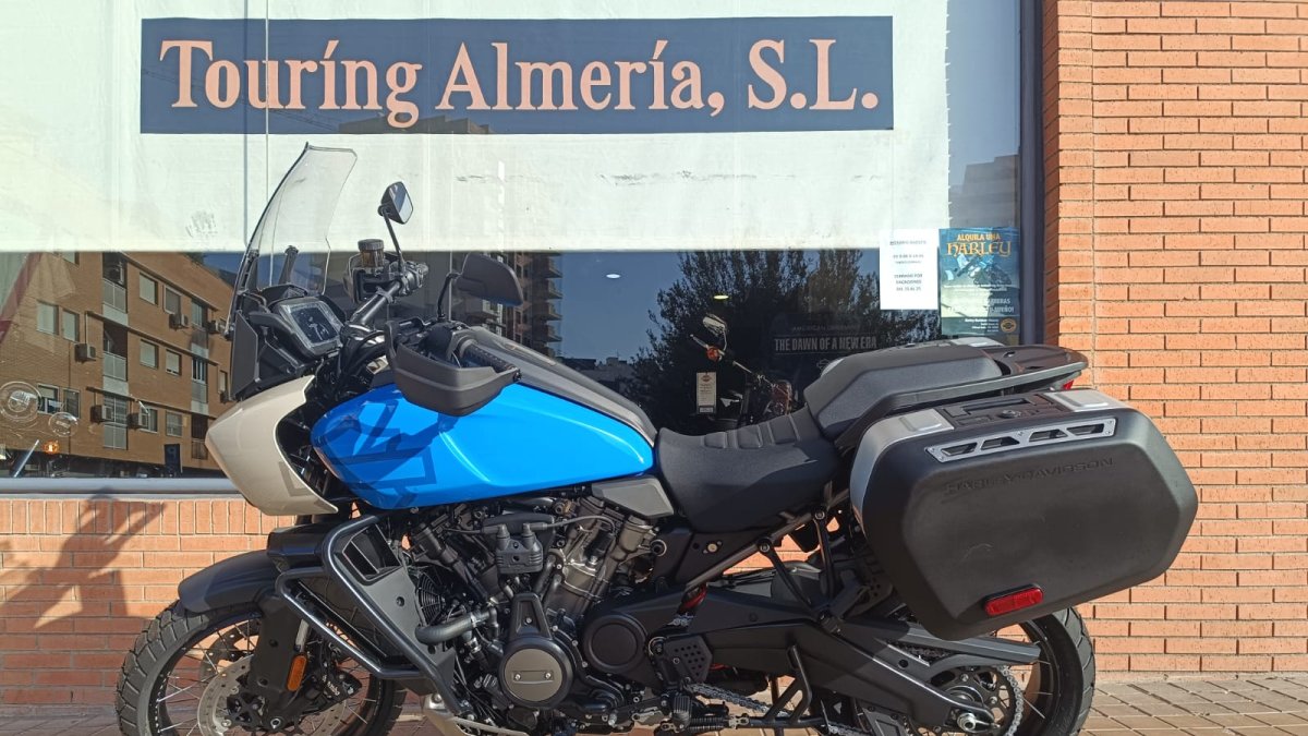 La Pan America 1250 Special se presenta como una opción inigualable y a un precio sorprendente, ya que en TOURING ALMERÍA, la tiene ofertada en 22