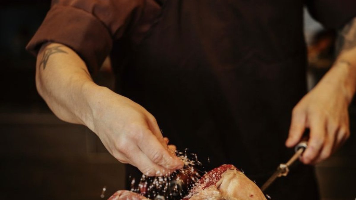 La nueva cadena de asadores que aterriza en Almería.