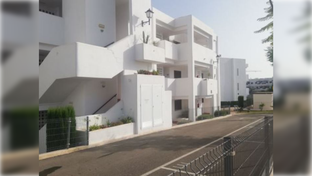 Una de las viviendas que subasta Hacienda en Almería.