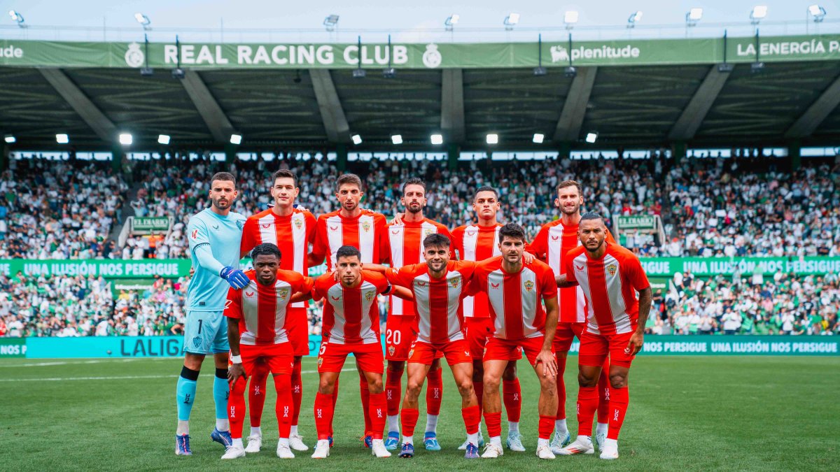 El once del Almería en El Sardinero.