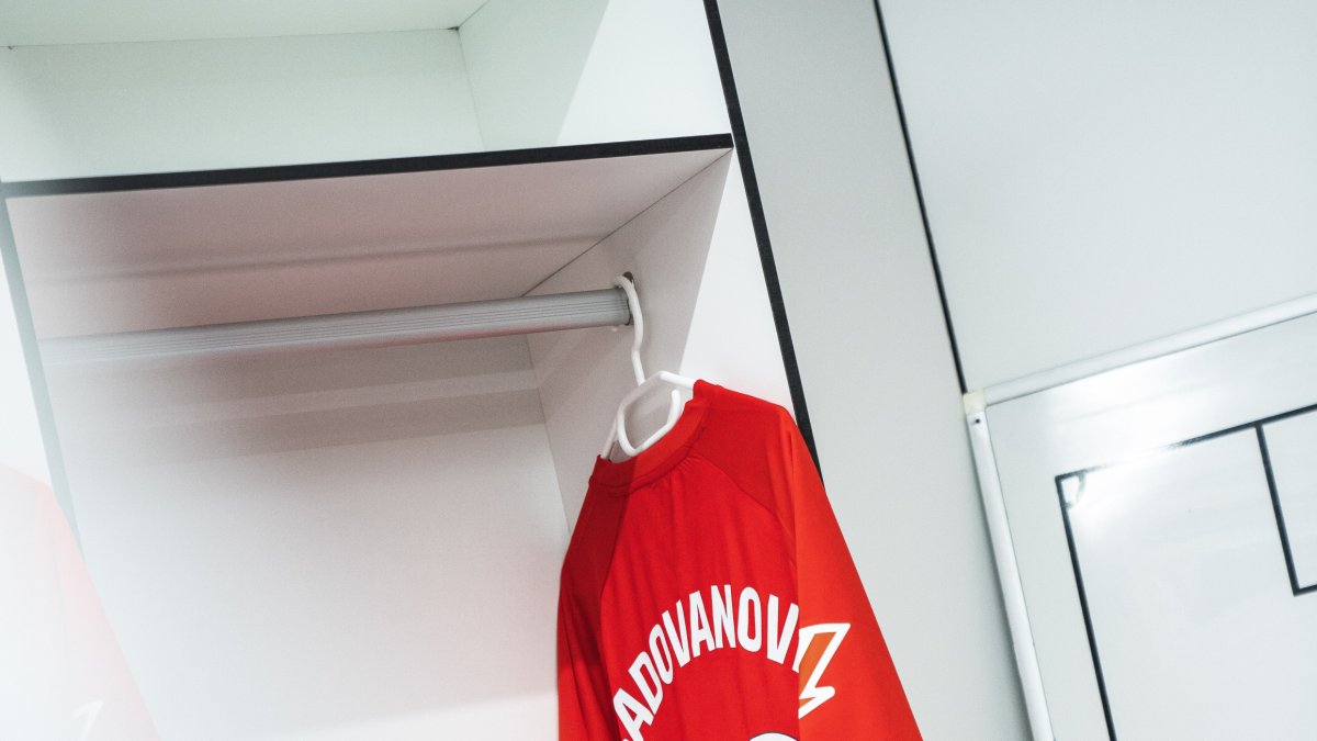 La camiseta del serbio en el vestuario de El Sardinero.