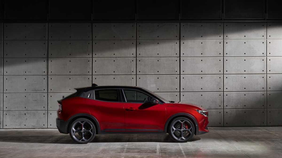 El MILANO lleva el placer de conducción típico de Alfa Romeo al segmento de los compactos