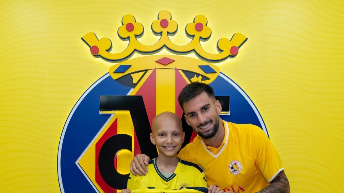 Álex Baena junto a María Camaño, niña de 11 años que padece el sarcoma de Ewing.
