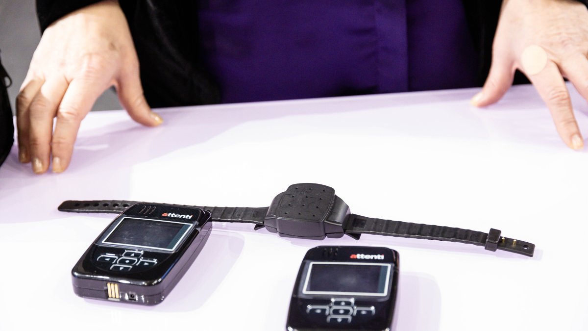 Dispositivo para el control telemático de medidas y penas de alejamiento.