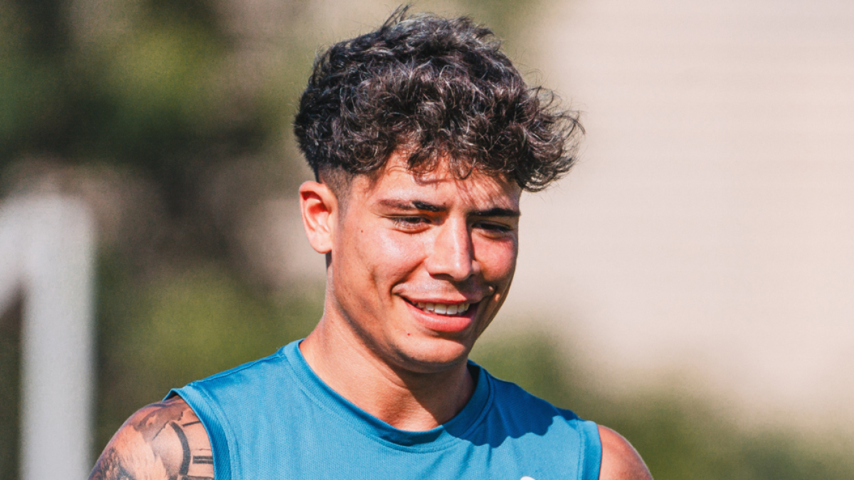 Nico Melamed sigue tan feliz en los entrenamientos del Almería.