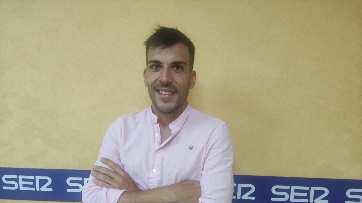 Villalobos en los estudios de la Cadena SER Almería.