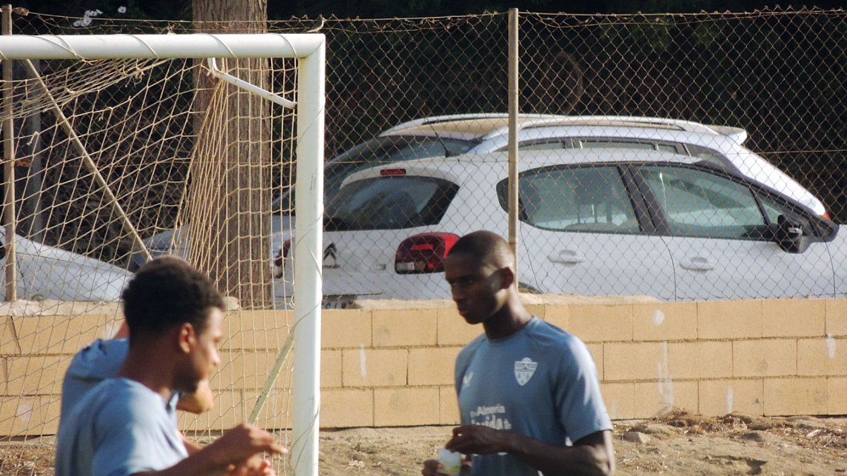 Mendes no se adapta a su nuevo rol de jugador apartado del equipo.