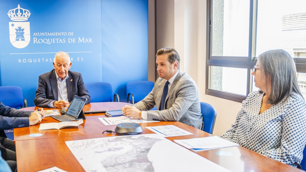 Parte del equipo de gobierno Roquetas de Mar reunido.