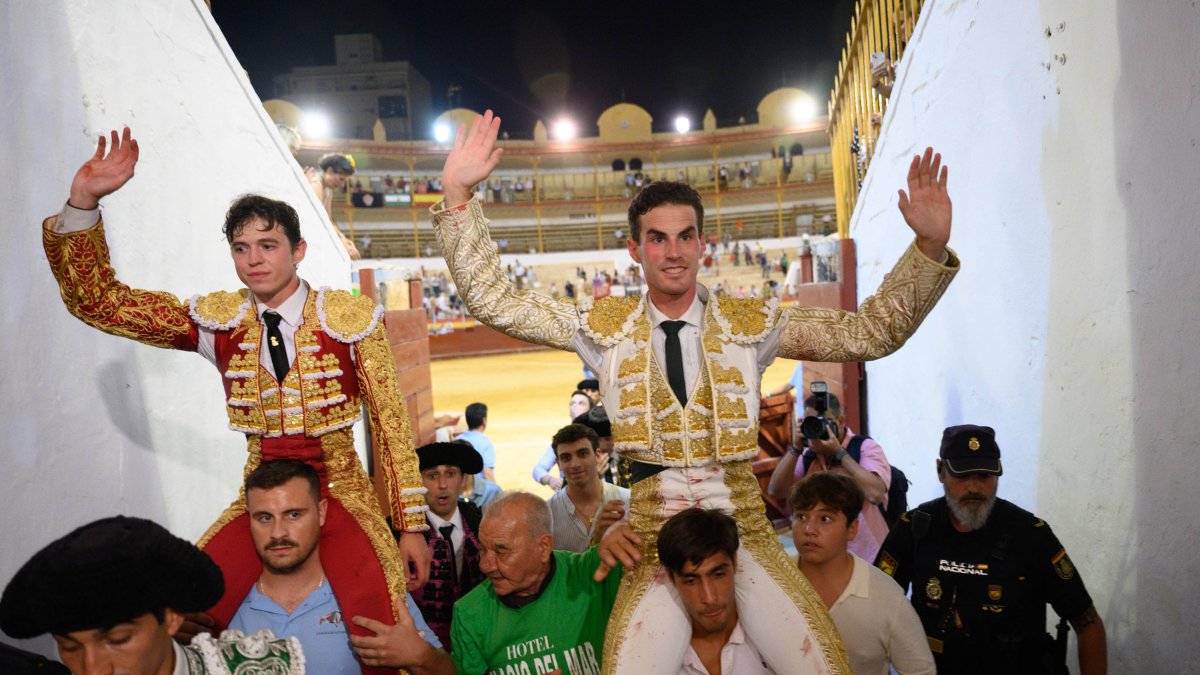 Puerta grande para Jorge Martínez y Fernando Adrián en Almería.