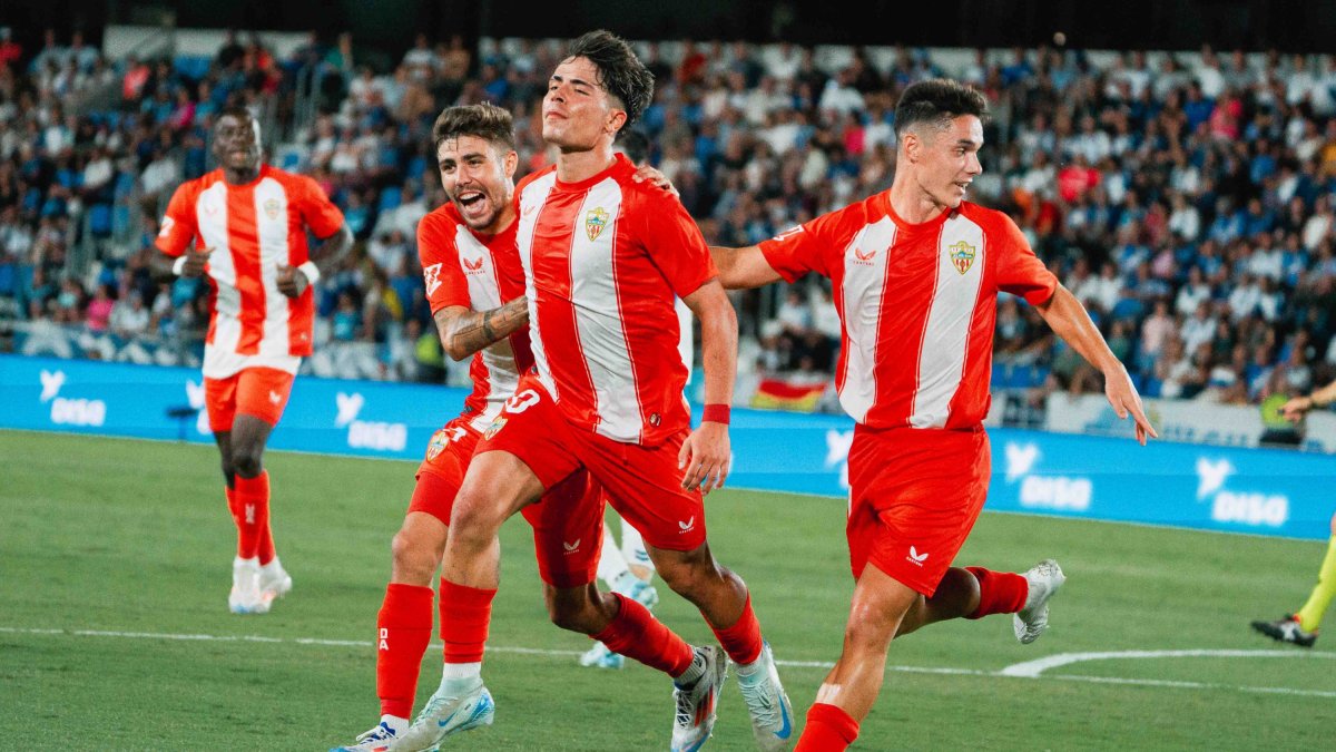 El momento más feliz del partido con la celebración del gol de Nico Melamed en la segunda mitad.