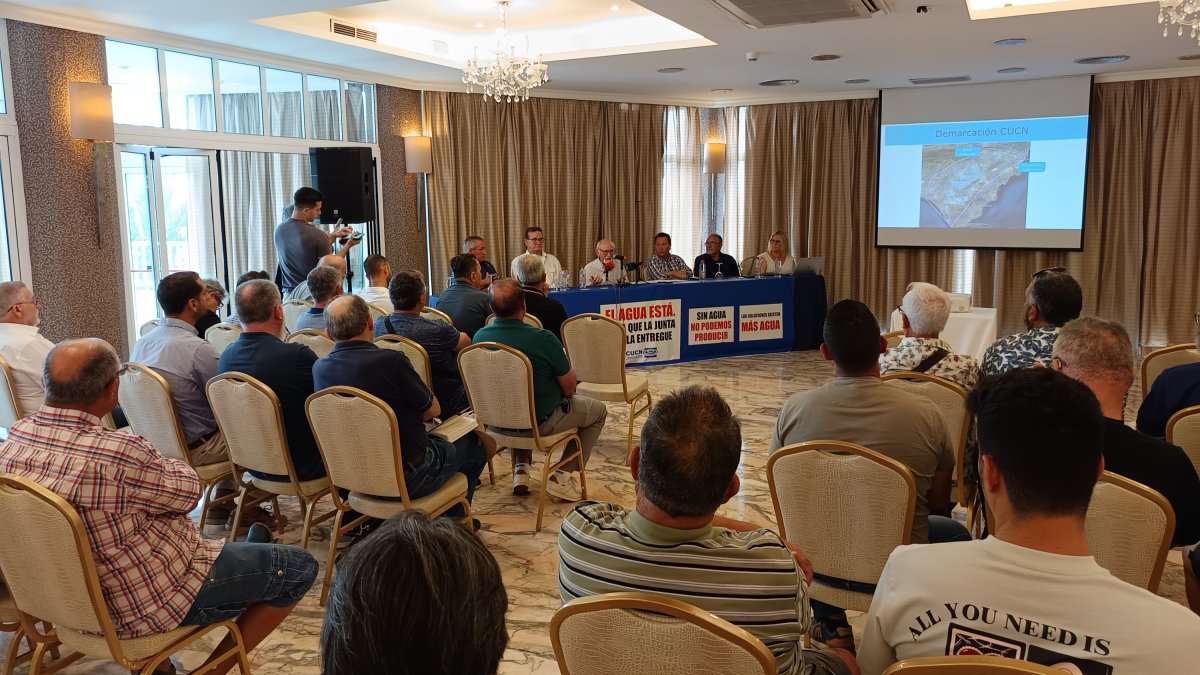 Desayuno informativo de los regantes de Níjar en el Gran Hotel Almería este jueves.