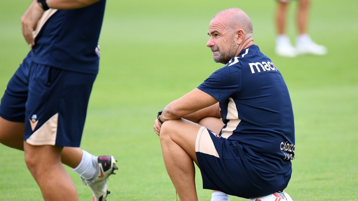 Paco López quiere hacer reaccionar al Cádiz, que recibe al CD Tenerife en el Nuevo Mirandilla.