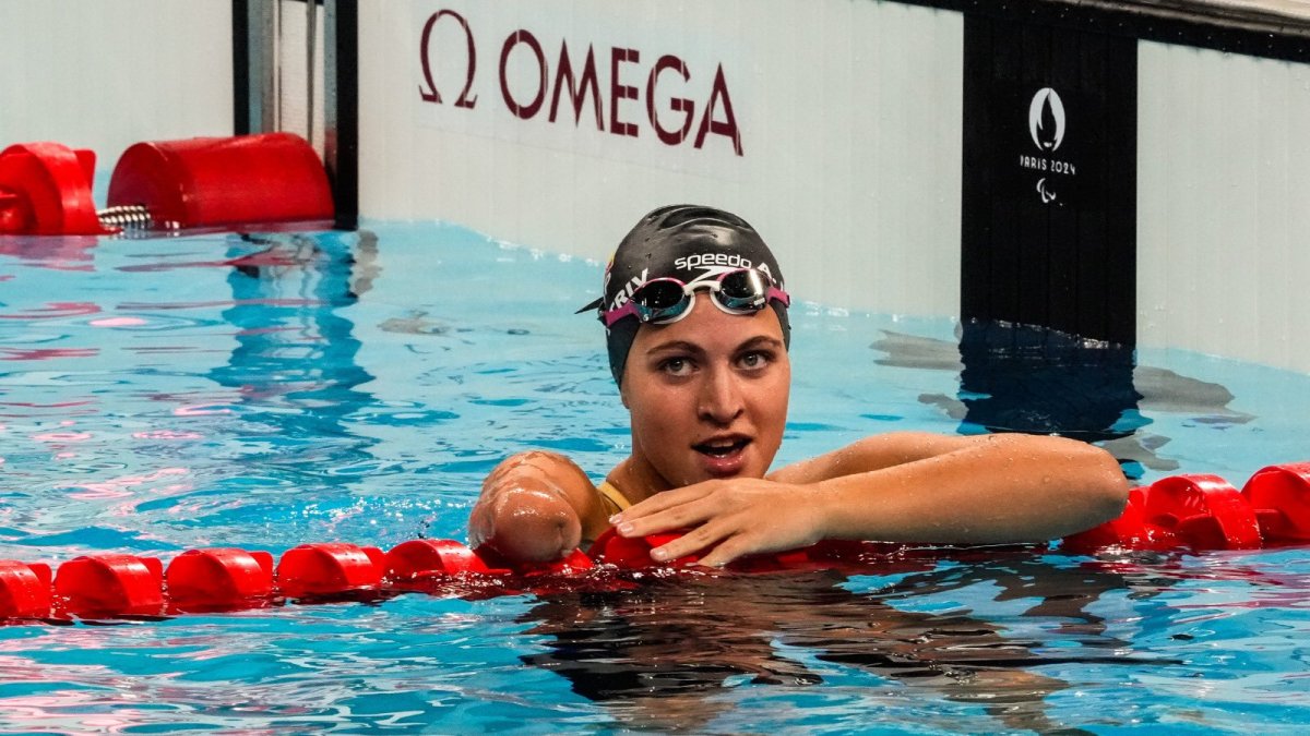 La nadadora de origen ucraniano y criada en El Ejido da un espectáculo en 100 Metros Braza.