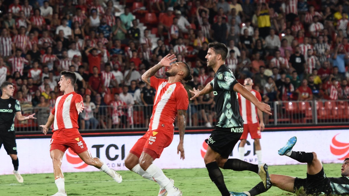 Lamento de Luis Suárez y de todo el Mediterráneo después de desperdiciar una de tantas ocasiones de gol.