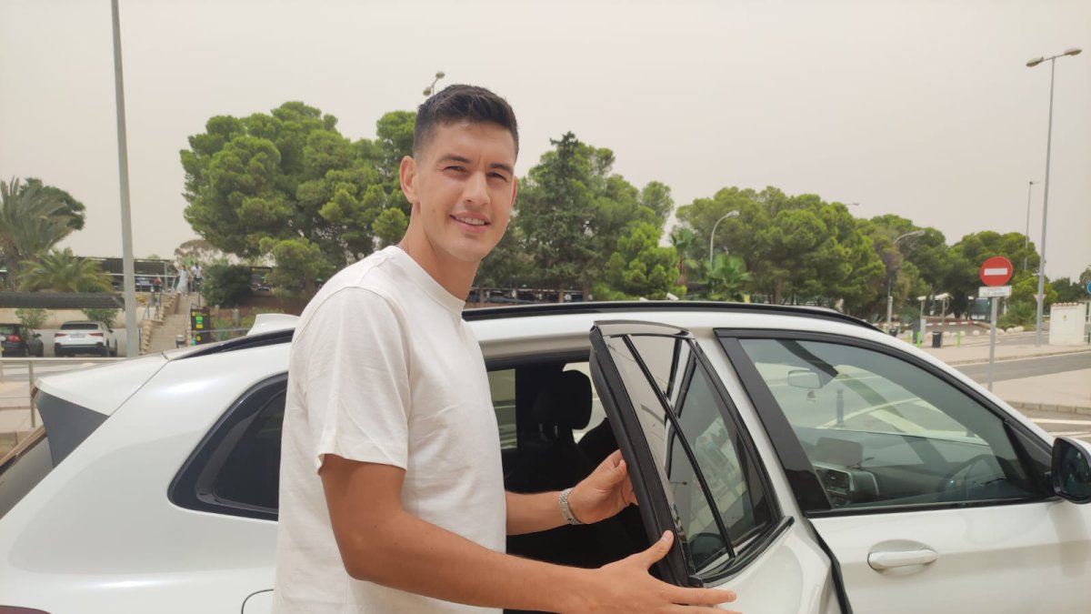 César Montes, el día que llegó a Almería.