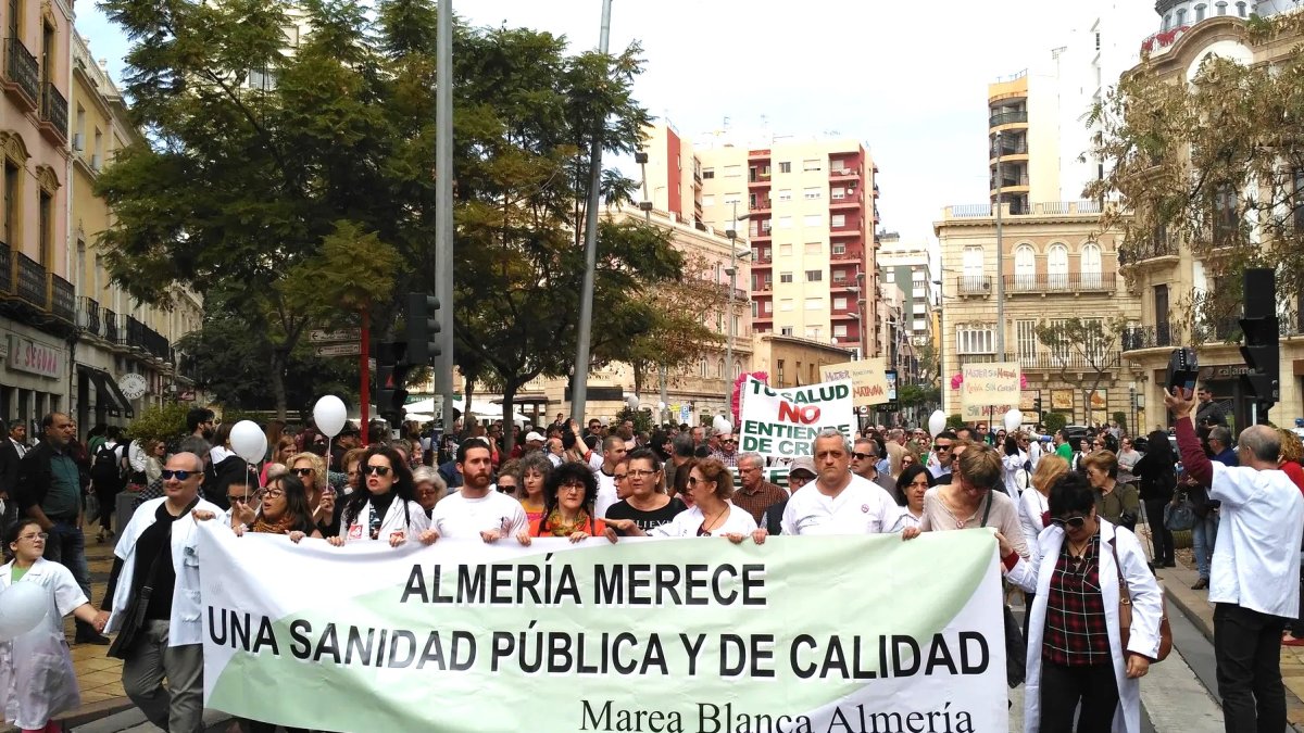 Imagen de archivo de una manifestación por la sanidad en Almería.