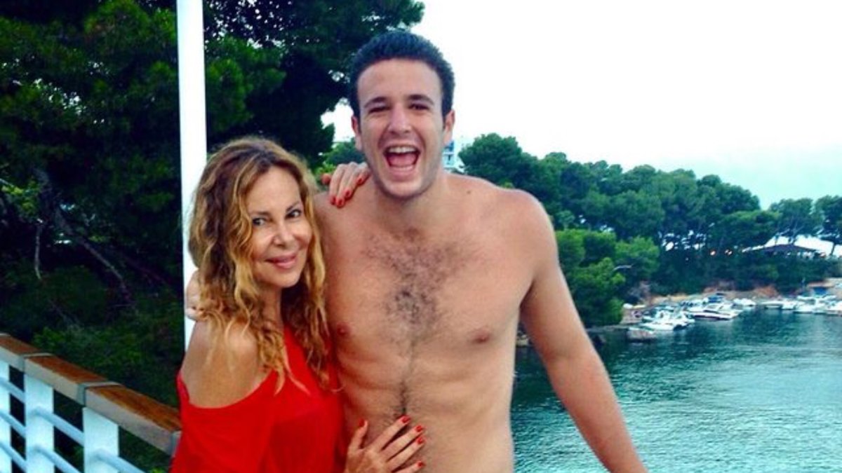 Ana García Obregón y su hijo Aless.