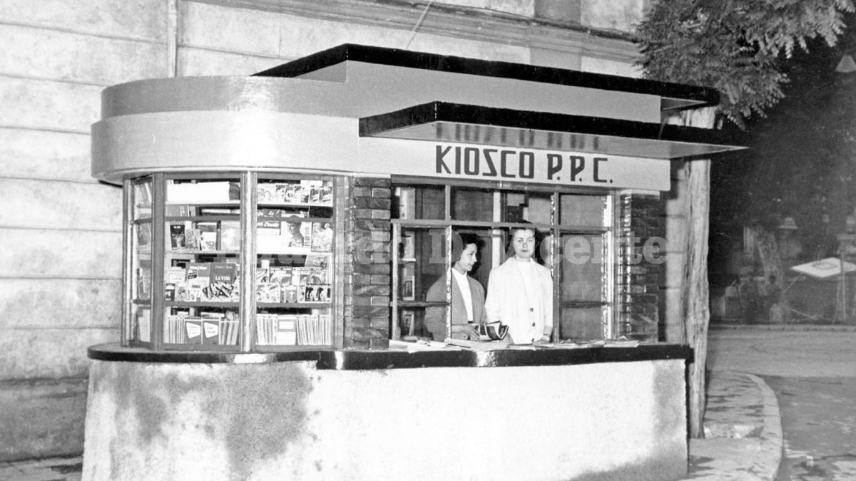 Uno de los kioscos-refugio que siguen en pie es el situado en la Plaza de Urrutia frente a la iglesia de San Pedro.